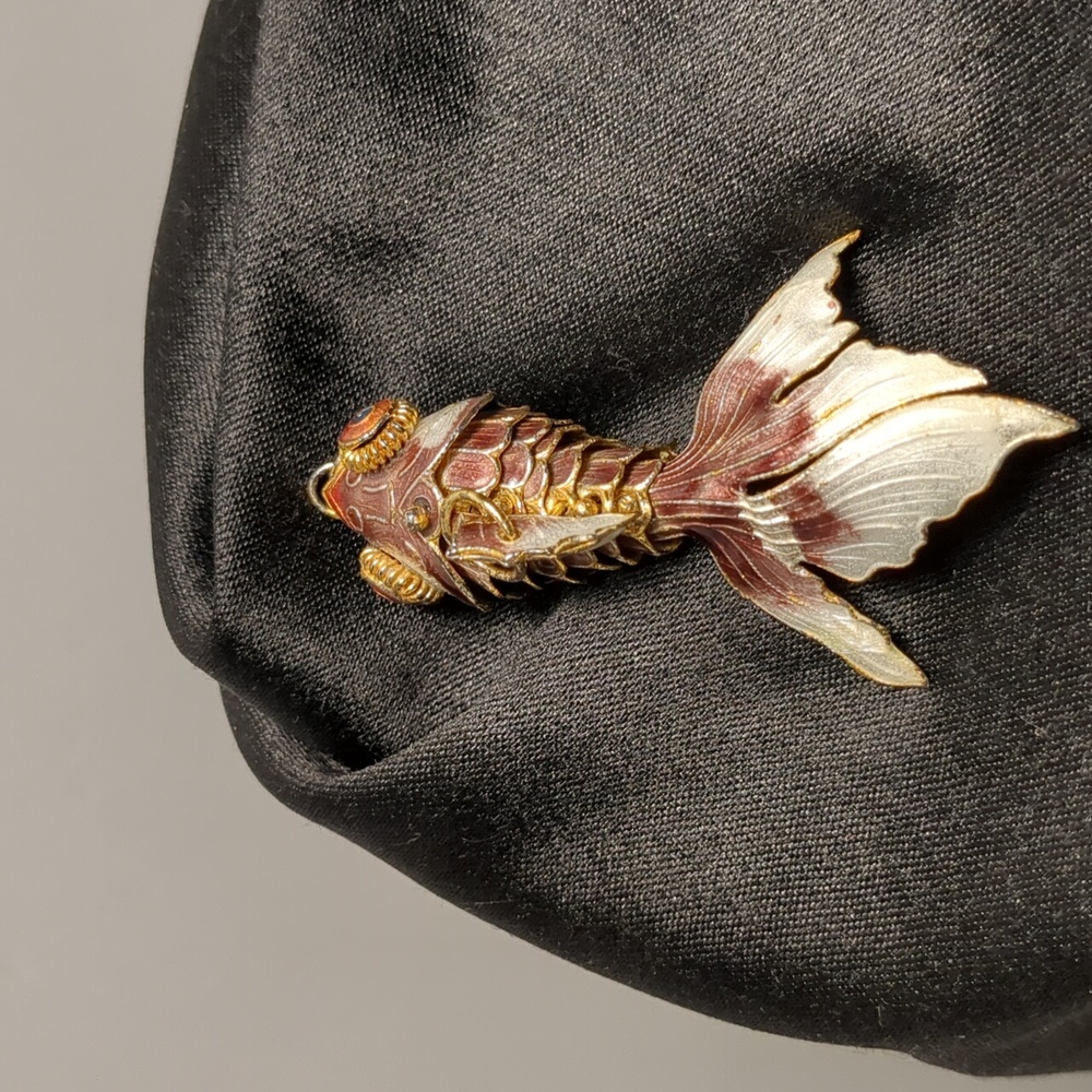 Large cloisonne articulated fish pendant/charm. Gold, pearl, copper, purple. - Picture 3 of 11